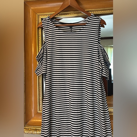 torrid Dresses & Skirts - NWT Torrid black and white striped jersey cold shoulder dress, size 3 (22/24)